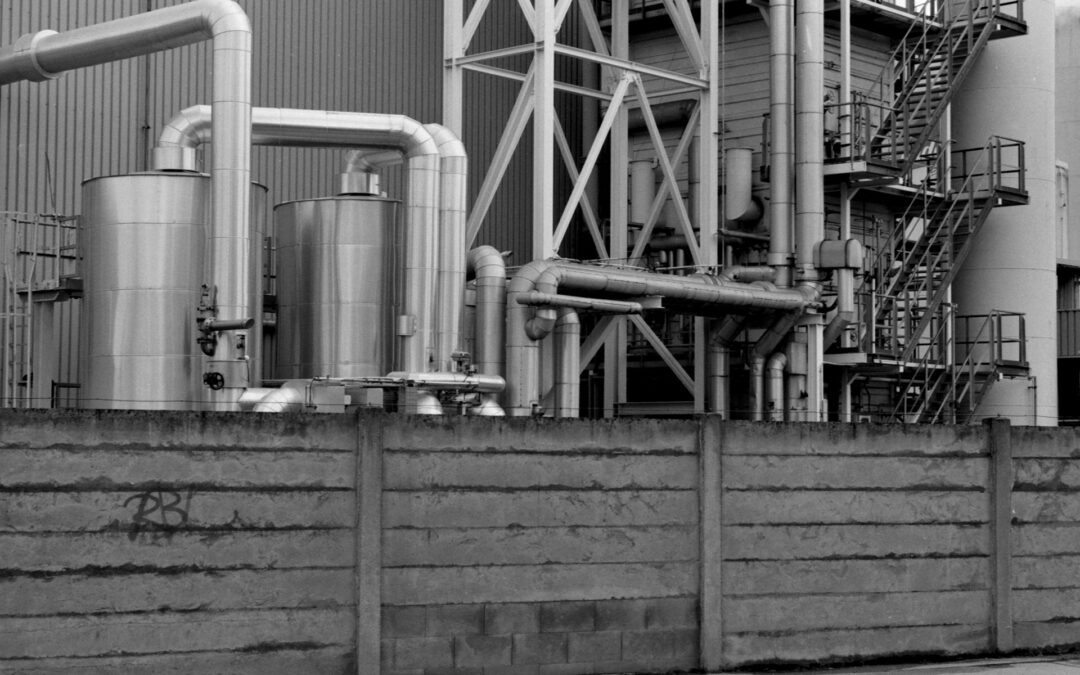 Why Effective Raw Material Stock Management Matters for Batch Manufacturers
